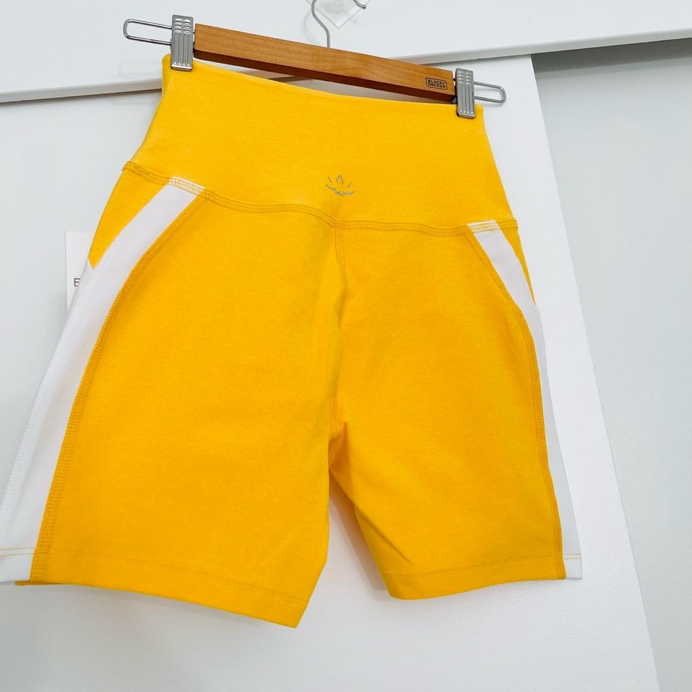 NWT Beyond Yoga Spacedye Top Line Biker Shorts Sunflower Heather/Cloud White XL - Picture 2 of 4